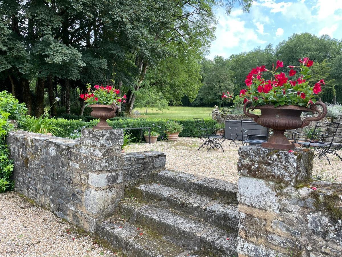 La Croix Des Granges Bed & Breakfast Chapdeuil Bagian luar foto