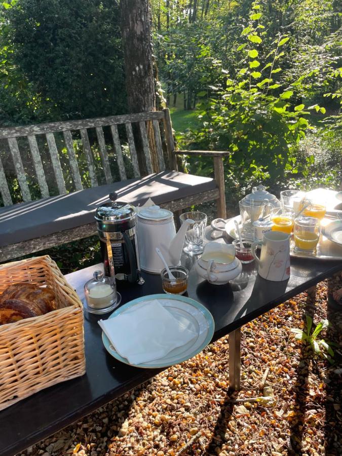 La Croix Des Granges Bed & Breakfast Chapdeuil Bagian luar foto